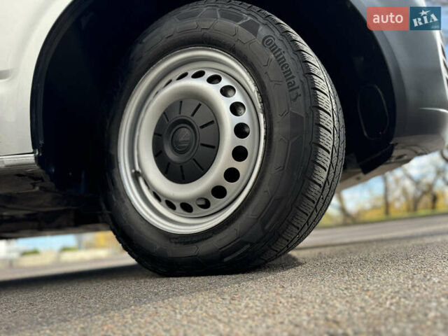 Серый Фольксваген Transporter, объемом двигателя 1.97 л и пробегом 220 тыс. км за 29500 $, фото 14 на Automoto.ua