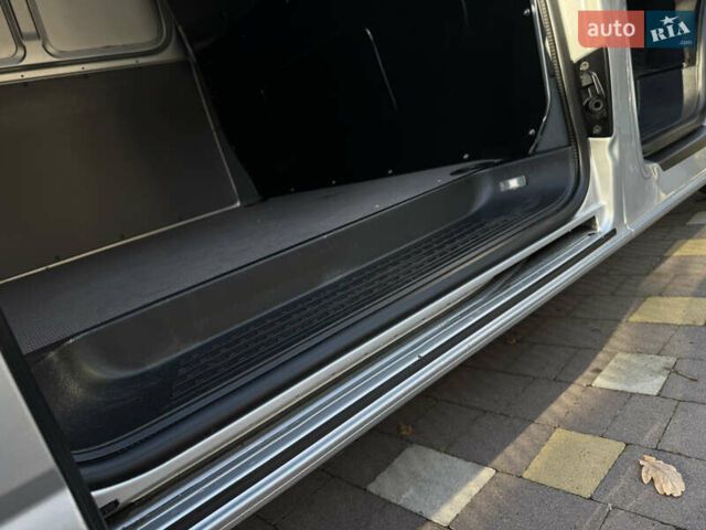 Серый Фольксваген Transporter, объемом двигателя 2 л и пробегом 208 тыс. км за 24850 $, фото 86 на Automoto.ua