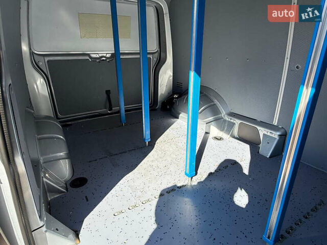 Серый Фольксваген Transporter, объемом двигателя 2 л и пробегом 150 тыс. км за 26800 $, фото 18 на Automoto.ua