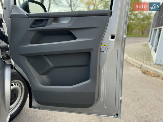 Серый Фольксваген Transporter, объемом двигателя 1.97 л и пробегом 220 тыс. км за 29500 $, фото 48 на Automoto.ua