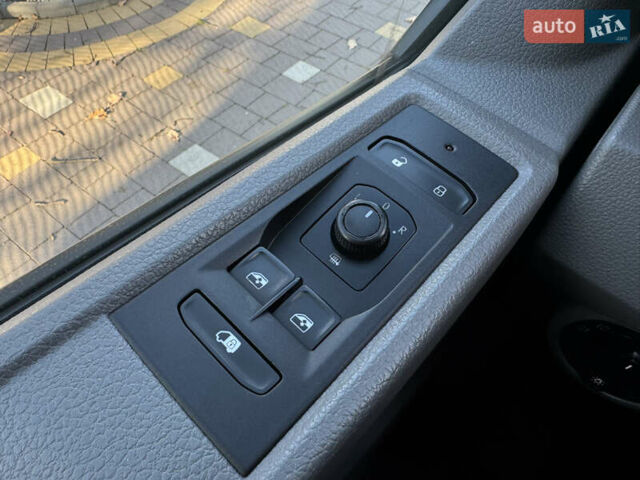 Серый Фольксваген Transporter, объемом двигателя 2 л и пробегом 208 тыс. км за 24850 $, фото 102 на Automoto.ua