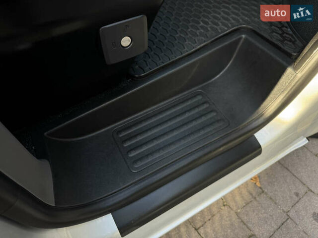 Серый Фольксваген Transporter, объемом двигателя 2 л и пробегом 208 тыс. км за 24850 $, фото 93 на Automoto.ua