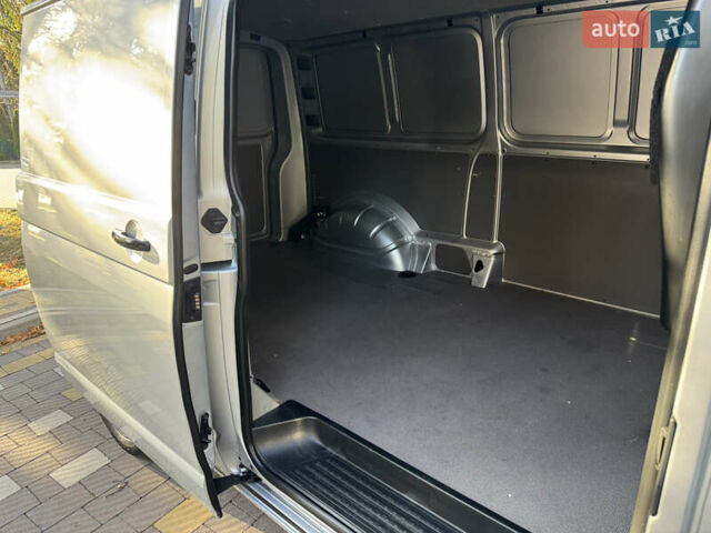 Серый Фольксваген Transporter, объемом двигателя 2 л и пробегом 208 тыс. км за 24850 $, фото 84 на Automoto.ua
