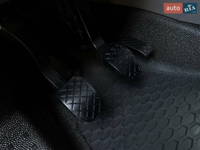 Серый Фольксваген Transporter, объемом двигателя 2 л и пробегом 208 тыс. км за 24850 $, фото 67 на Automoto.ua