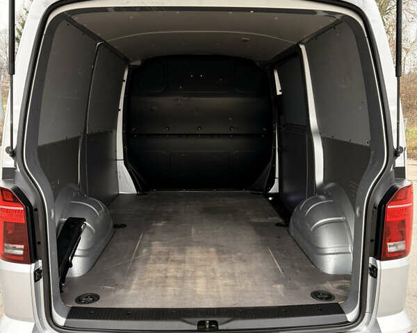 Серый Фольксваген Transporter, объемом двигателя 2 л и пробегом 239 тыс. км за 25900 $, фото 24 на Automoto.ua