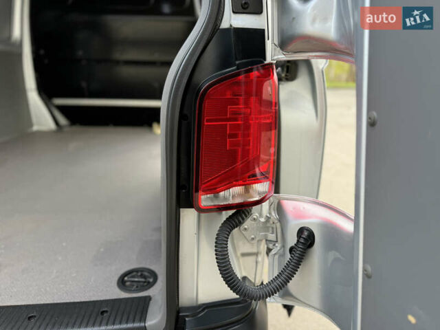 Серый Фольксваген Transporter, объемом двигателя 1.97 л и пробегом 220 тыс. км за 29500 $, фото 43 на Automoto.ua
