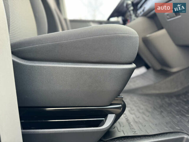 Серый Фольксваген Transporter, объемом двигателя 1.97 л и пробегом 220 тыс. км за 29500 $, фото 52 на Automoto.ua