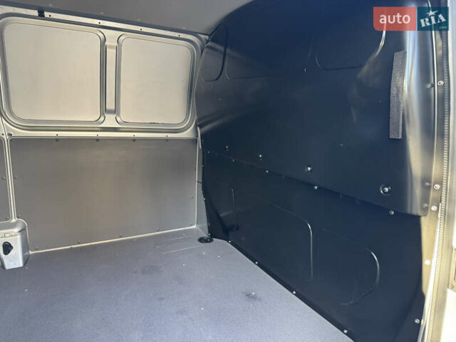 Серый Фольксваген Transporter, объемом двигателя 2 л и пробегом 208 тыс. км за 24850 $, фото 83 на Automoto.ua