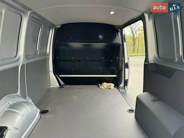 Серый Фольксваген Transporter, объемом двигателя 1.97 л и пробегом 220 тыс. км за 29500 $, фото 41 на Automoto.ua
