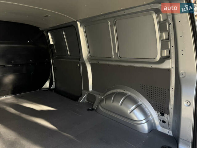 Серый Фольксваген Transporter, объемом двигателя 2 л и пробегом 208 тыс. км за 24850 $, фото 74 на Automoto.ua