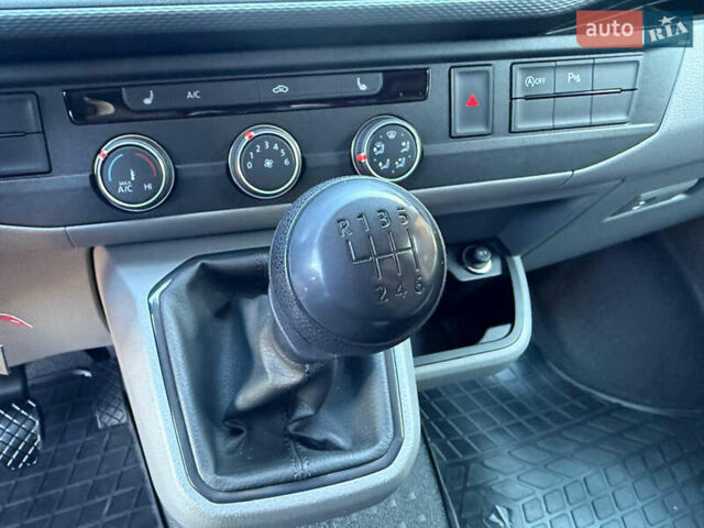 Серый Фольксваген Transporter, объемом двигателя 2 л и пробегом 150 тыс. км за 26800 $, фото 25 на Automoto.ua