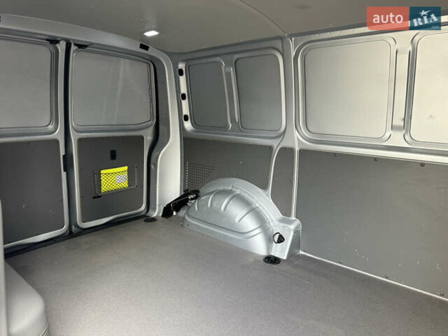 Серый Фольксваген Transporter, объемом двигателя 1.97 л и пробегом 220 тыс. км за 29500 $, фото 33 на Automoto.ua