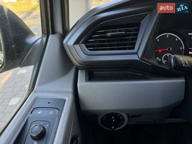 Серый Фольксваген Transporter, объемом двигателя 2 л и пробегом 208 тыс. км за 24850 $, фото 101 на Automoto.ua