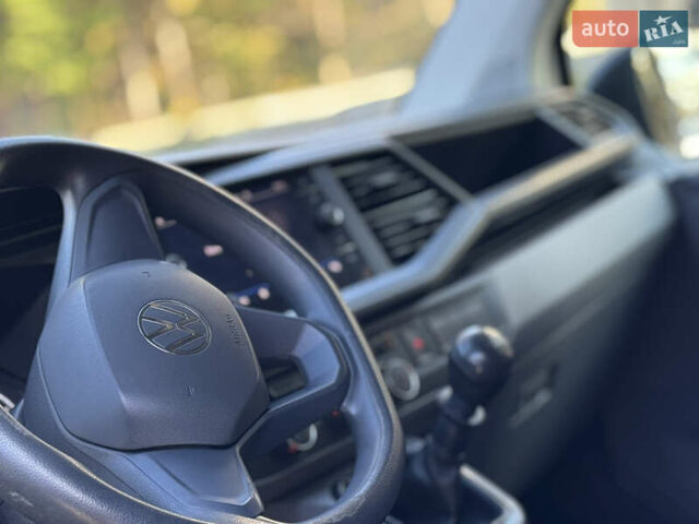 Серый Фольксваген Transporter, объемом двигателя 2 л и пробегом 208 тыс. км за 24850 $, фото 63 на Automoto.ua