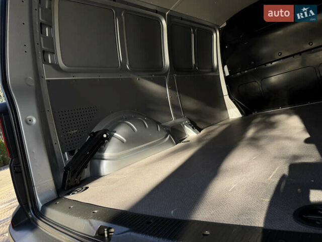 Серый Фольксваген Transporter, объемом двигателя 2 л и пробегом 208 тыс. км за 24850 $, фото 73 на Automoto.ua