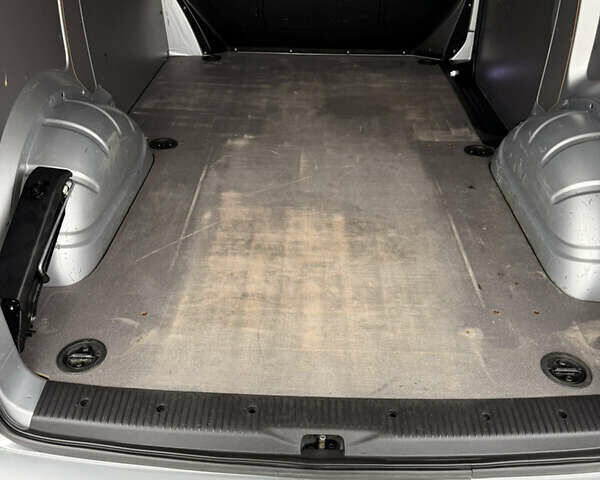 Серый Фольксваген Transporter, объемом двигателя 2 л и пробегом 239 тыс. км за 25900 $, фото 28 на Automoto.ua