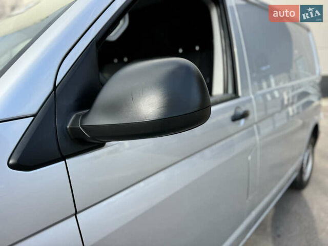 Серый Фольксваген Transporter, объемом двигателя 1.97 л и пробегом 220 тыс. км за 29500 $, фото 7 на Automoto.ua