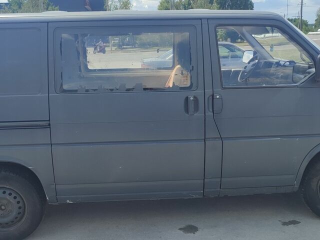 Серый Фольксваген Transporter, объемом двигателя 1.9 л и пробегом 320 тыс. км за 3200 $, фото 2 на Automoto.ua