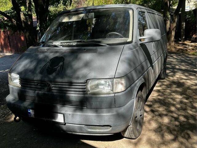 Серый Фольксваген Transporter, объемом двигателя 2.4 л и пробегом 300 тыс. км за 3500 $, фото 1 на Automoto.ua