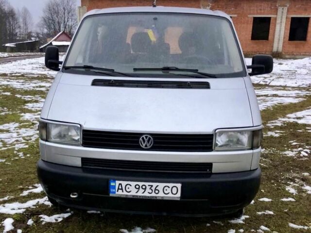 Серый Фольксваген Transporter, объемом двигателя 2.4 л и пробегом 300 тыс. км за 4500 $, фото 2 на Automoto.ua