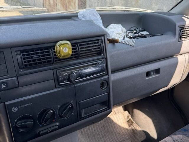 Серый Фольксваген Transporter, объемом двигателя 2.5 л и пробегом 380 тыс. км за 3000 $, фото 14 на Automoto.ua