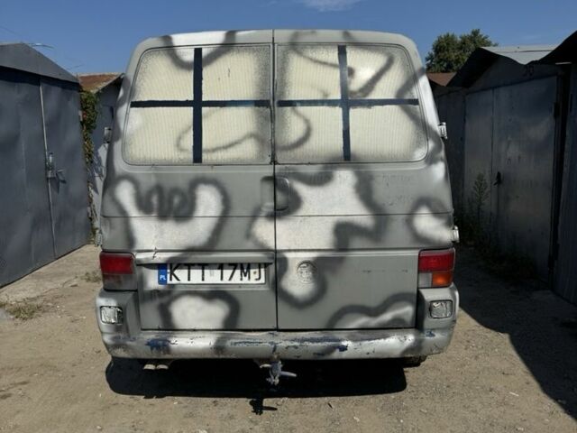 Серый Фольксваген Transporter, объемом двигателя 2.5 л и пробегом 380 тыс. км за 3000 $, фото 5 на Automoto.ua