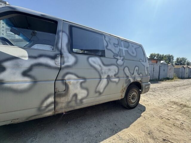 Серый Фольксваген Transporter, объемом двигателя 2.5 л и пробегом 380 тыс. км за 3000 $, фото 4 на Automoto.ua