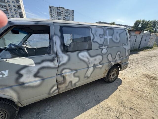 Серый Фольксваген Transporter, объемом двигателя 2.5 л и пробегом 380 тыс. км за 3000 $, фото 2 на Automoto.ua