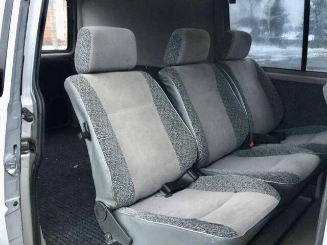 Серый Фольксваген Transporter, объемом двигателя 2.4 л и пробегом 300 тыс. км за 4500 $, фото 10 на Automoto.ua