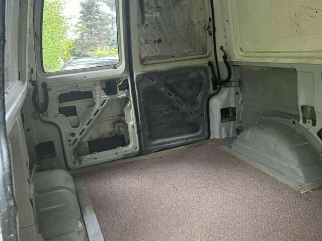 Серый Фольксваген Transporter, объемом двигателя 2.5 л и пробегом 320 тыс. км за 3300 $, фото 5 на Automoto.ua