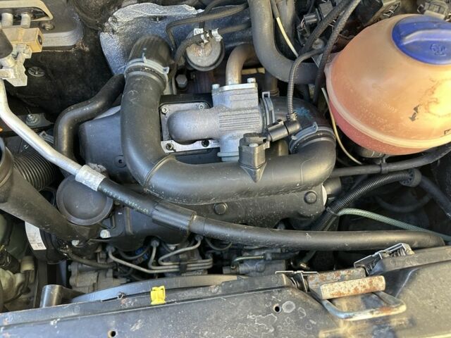 Серый Фольксваген Transporter, объемом двигателя 2.5 л и пробегом 392 тыс. км за 9750 $, фото 7 на Automoto.ua