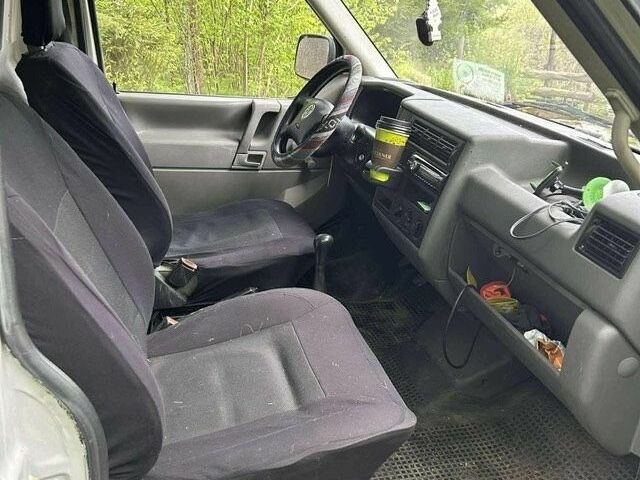 Серый Фольксваген Transporter, объемом двигателя 2.5 л и пробегом 320 тыс. км за 3300 $, фото 3 на Automoto.ua