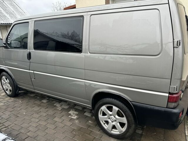 Серый Фольксваген Transporter, объемом двигателя 2.5 л и пробегом 392 тыс. км за 9750 $, фото 2 на Automoto.ua