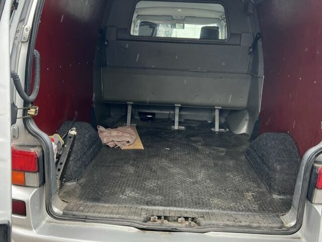 Сірий Фольксваген Transporter, об'ємом двигуна 2.5 л та пробігом 370 тис. км за 8000 $, фото 4 на Automoto.ua