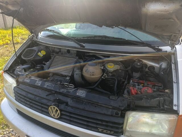 Серый Фольксваген Transporter, объемом двигателя 2.5 л и пробегом 420 тыс. км за 7300 $, фото 5 на Automoto.ua