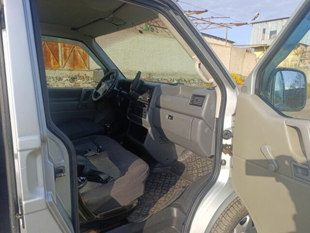 Серый Фольксваген Transporter, объемом двигателя 2.5 л и пробегом 420 тыс. км за 7300 $, фото 4 на Automoto.ua