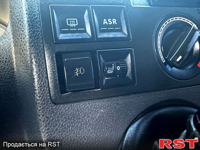 Серый Фольксваген Transporter, объемом двигателя 1.9 л и пробегом 400 тыс. км за 6000 $, фото 8 на Automoto.ua