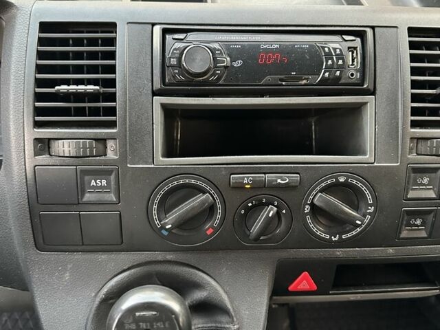 Серый Фольксваген Transporter, объемом двигателя 2.5 л и пробегом 470 тыс. км за 6100 $, фото 7 на Automoto.ua