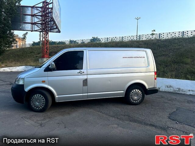 Серый Фольксваген Transporter, объемом двигателя 1.9 л и пробегом 400 тыс. км за 6000 $, фото 5 на Automoto.ua