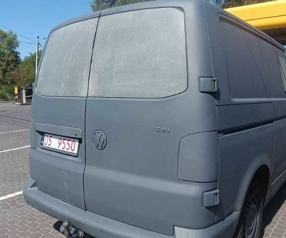 Серый Фольксваген Transporter, объемом двигателя 2.5 л и пробегом 360 тыс. км за 200000 $, фото 7 на Automoto.ua