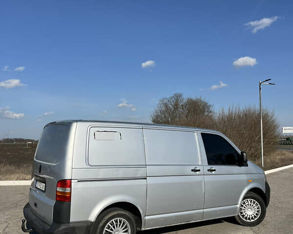 Серый Фольксваген Transporter, объемом двигателя 1.9 л и пробегом 300 тыс. км за 5200 $, фото 4 на Automoto.ua