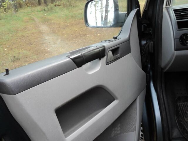 Серый Фольксваген Transporter, объемом двигателя 2.5 л и пробегом 500 тыс. км за 3200 $, фото 5 на Automoto.ua