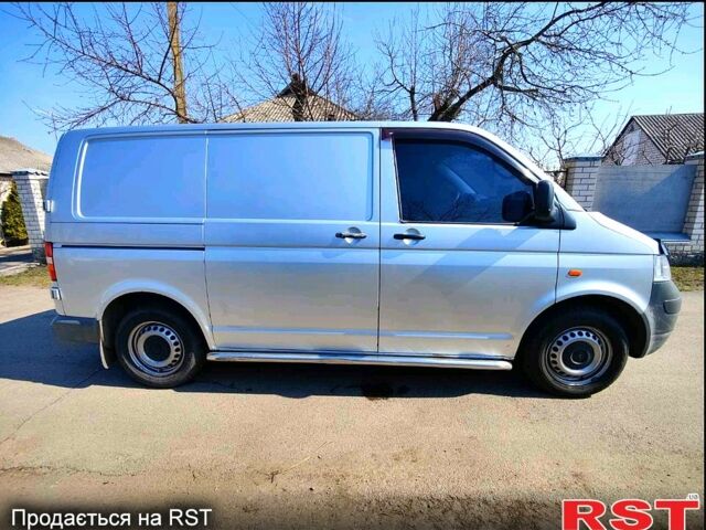 Серый Фольксваген Transporter, объемом двигателя 2.5 л и пробегом 409 тыс. км за 7000 $, фото 2 на Automoto.ua