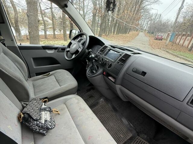 Серый Фольксваген Transporter, объемом двигателя 2.5 л и пробегом 400 тыс. км за 3500 $, фото 6 на Automoto.ua