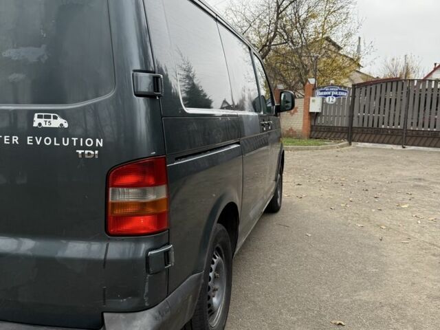 Серый Фольксваген Transporter, объемом двигателя 2.5 л и пробегом 400 тыс. км за 3500 $, фото 4 на Automoto.ua