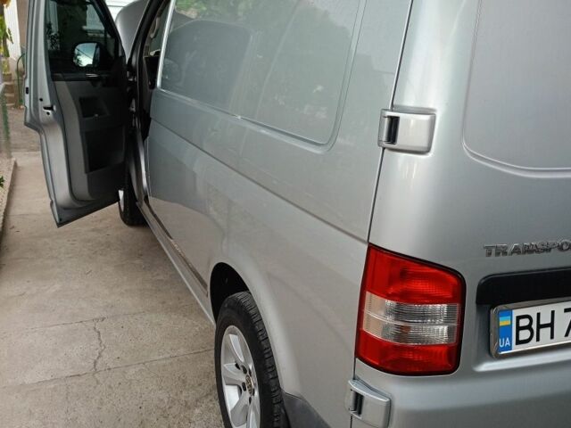 Серый Фольксваген Transporter, объемом двигателя 2 л и пробегом 279 тыс. км за 11000 $, фото 3 на Automoto.ua