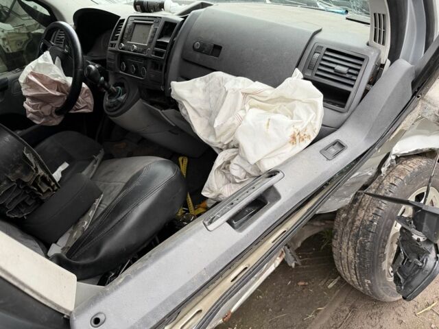 Сірий Фольксваген Transporter, об'ємом двигуна 2 л та пробігом 300 тис. км за 4999 $, фото 11 на Automoto.ua