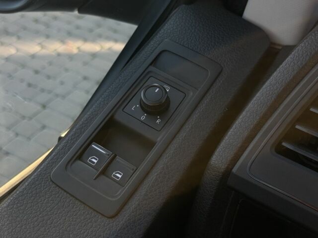 Серый Фольксваген Transporter, объемом двигателя 2 л и пробегом 205 тыс. км за 19900 $, фото 12 на Automoto.ua