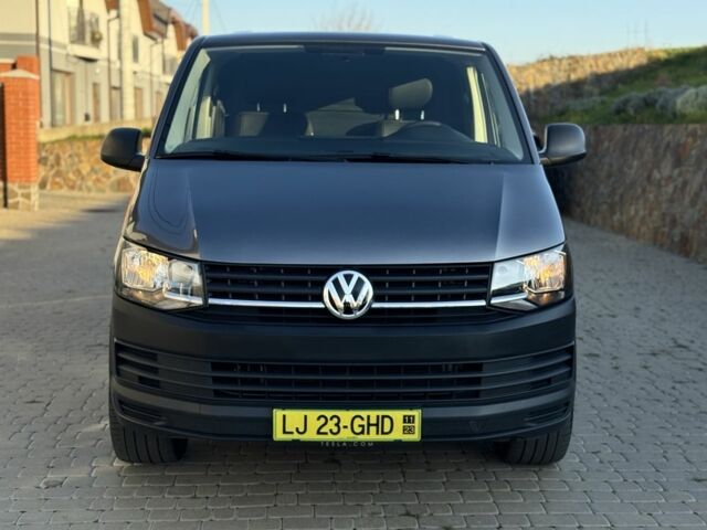 Серый Фольксваген Transporter, объемом двигателя 2 л и пробегом 205 тыс. км за 19900 $, фото 1 на Automoto.ua