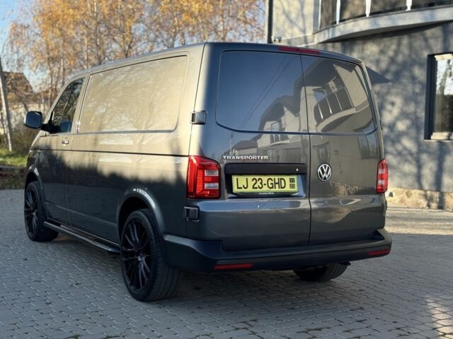 Серый Фольксваген Transporter, объемом двигателя 2 л и пробегом 205 тыс. км за 19900 $, фото 5 на Automoto.ua
